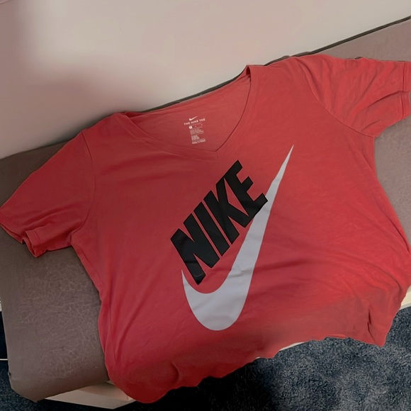 Nike Tops - Nike short sleeve T-shirt
